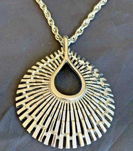 Vintage Crown Trifari Mid Century Pendant Necklace Silver Tone Openwork Textured - Picture 1 of 11