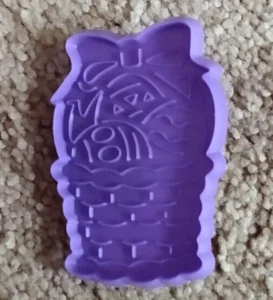 Vintage Cookie Cutter - Egg Filled Easter Basket Child Party Farm - Picture 1 of 2