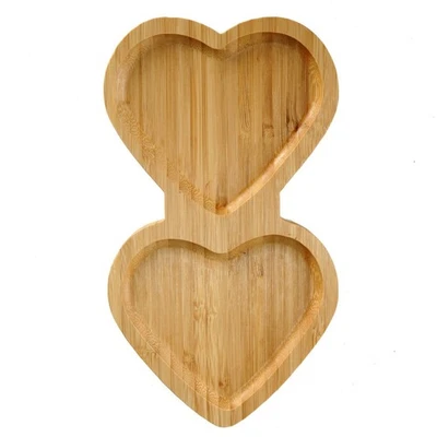 Tablero de charcutería en forma de corazón platos y bandejas de madera para servir... Foto 1 de 4