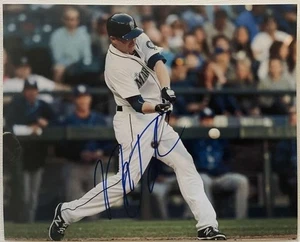 Mark Trumbo Signed Autographed Glossy 8x10 Photo Seattle Mariners - Picture 1 of 1