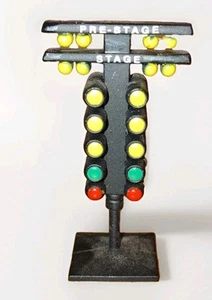 JOHNNY LIGHTNING - DRAG RACING STARTING LINE CHRISTMAS TREE STAGING LIGHTS 1/64 - Picture 1 of 3