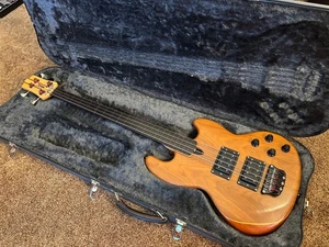 Wal Mk1 4 String lined Fretless bass guitar with Original Case MK I 1 - Picture 1 of 22