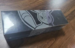 Pokemon Cinese 25° Anniversario "Umbreon" Scatola Rinforzata Sigillata Nuova! - Foto 1 di 1