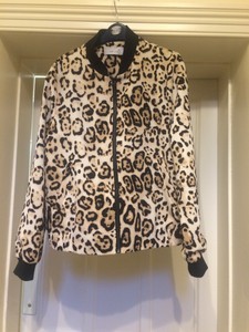 per una leopard print coat