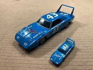 Richard Petty 1970 Plymouth Superbird #43 Nascar Racing Champions 1/24 & 1/64!! - Picture 1 of 16