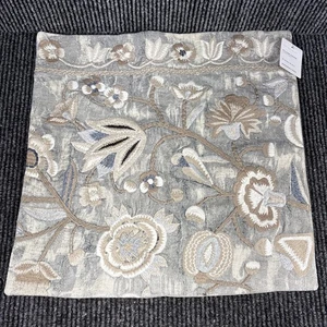 (1) Pottery Barn Sonya Embroidered Pillow Cover 18x18" - Blue Multi - NEW - Picture 1 of 8