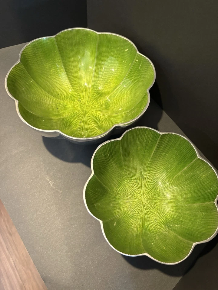 "Ensalada de frutas de 9"" Simply Designz Mod esmalte verde y aluminio metal festoneado" Foto 1 de 4