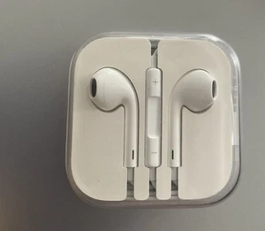 NEW Original Apple EarPods MWTY3AM/A Lightning Wired Earphones In-Ear Earbuds - Photo 1 sur 2