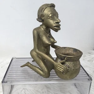 Vtg Benin Cast Bronze Sculpture Kneeling Woman W/ Basket African Tribal Art 4lb - Picture 1 of 10