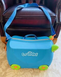 Trunki Tipu Blue / Green Kids Ride On Carry Suitcase Luggage With Strap
