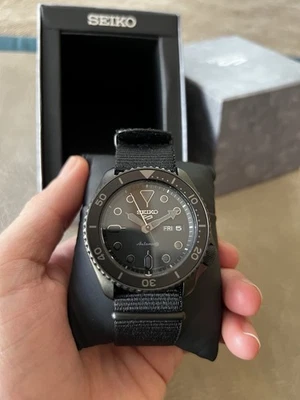 Reloj deportivo Seiko 5 negro para hombre - SRPD79 SIN USAR Foto 1 de 4