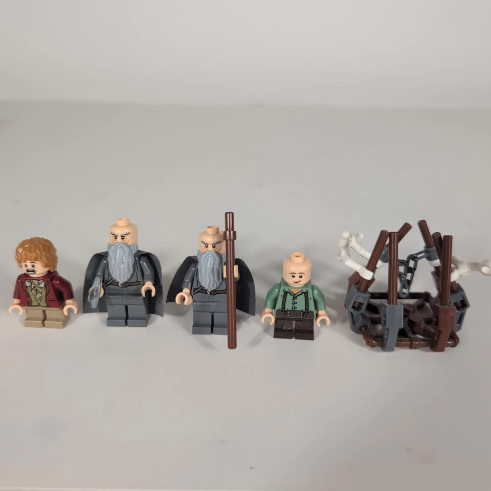 LEGO Lote R Hobbit Minifigura Lote 2x Gandalf Frodo Bilbo + Jaula de Hueso Construir Suelta Foto 1 de 2