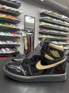 Größe 10,5 - Jordan 1 Metallic Gold Brandneu - Bild 1 von 9