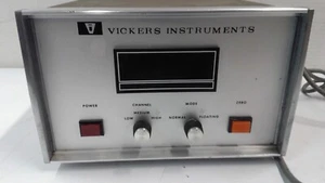 Vickers Instruments modello 01158 2 Calibratori 117V, 25 watt - Foto 1 di 6