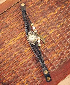 LUSTIGE & VERSPIELTE LEDER BETTELARMBAND UHR: MODISCHE MEHRLAGIGE SCHWARZE UHR - Bild 1 von 1