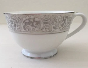 Taza de té de café Sango Japón Fine China Duchess blanca con recorte plateado - Imagen 1 de 4