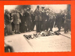CPM / GÉNÉRAL DE GAULLE SUR LA TOMBE DU SOLDAT INCONNU A PARIS EN 1944 - Foto 1 di 2