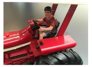 At Collection ADF32141 Young Man Driving The Tractor 1/32 (Vehicle Not Included) - Picture 1 of 1
