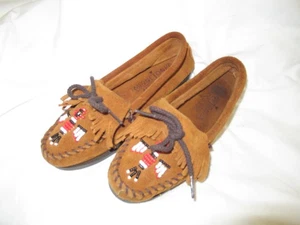 Minnetonka Womens Moccasins BROWN Suede Leather Rubber Bottom Beaded ~ Size 5 - Picture 1 of 3