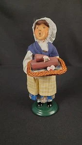 Byers Choice Caroler Lady With Yule Log 9 inches Tall 2003 - Picture 1 of 8
