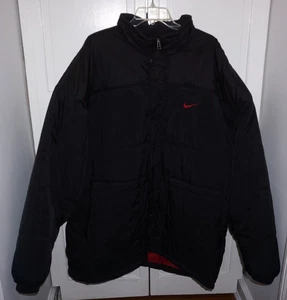 Nike Negro Nylon Puffer Chaqueta Rojo Swoosh Logo Invierno Abrigo Para Hombres Talla XXL 2XL - Imagen 1 de 11