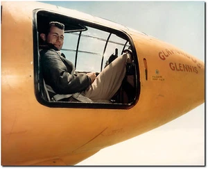 Chuck Yeager with the Bell X-1 - 8" x 10" Farbfoto Luftfahrt Bild (Remastered) - Bild 1 von 1