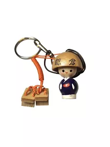 Portachiavi originale Kokeshi dal Giappone fatto a mano (KC-96) - Foto 1 di 3