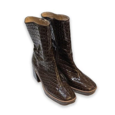 Bota Urban Outfitters OU Bella marrón cocodrilo media pantorrilla cuero vegano para mujer talla 9 Foto 1 de 4