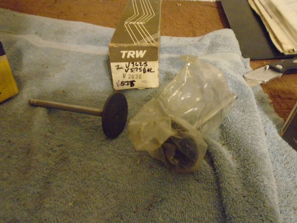 trw v2636 Engine Valves fits gmc pontiac 350 400  engine - 2 pcs - Изображение 1 из 1