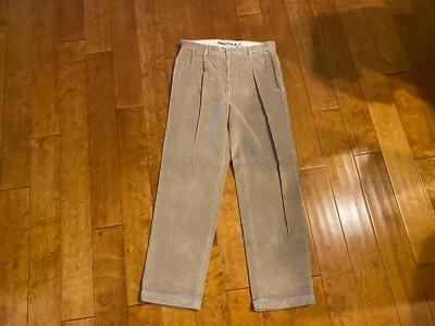 Pantalones de vestir Nautica beige tostado pana chino caqui plisados con puños Foto 1 de 4