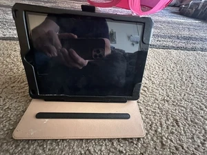 Apple iPad 6th Gen 32GB Cracked Screen Works WiFi Only - Afbeelding 1 van 5