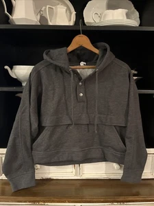 DAILY PRACTICE ANTHROPOLOGIE GRIS SUDADERA CON CAPUCHA BOLSILLO 1/4 BROCHE DE PRESIÓN MUJER Pequeña - Imagen 1 de 6