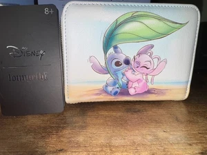 Portafoglio Loungefly Disney punto e foglia angelo spiaggia data mini cerniera NUOVO NUOVO CON ETICHETTE - Foto 1 di 13