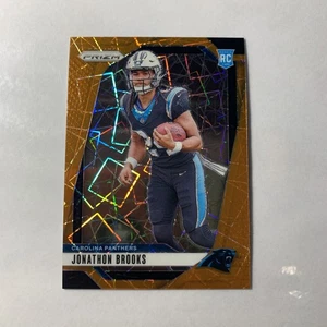 2024 Panini Prizm #357 Jonathon Brooks Orange Lazer Prizm RC - Foto 1 di 2