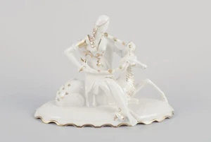 Karl Tutter for Hutschenreuther. Art Deco porcelain figurine. Woman with deer - Picture 1 of 8