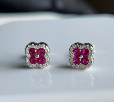 Aretes con halo de zafiro rubí genuino de 0,5 quilates enchapados en oro blanco de 18 k en plata Foto 1 de 4