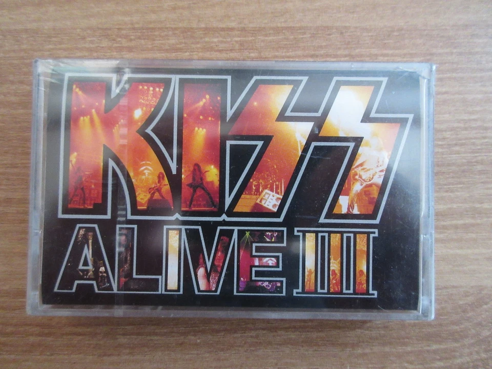 Kiss - Alive III Mega Rare Korea Sealed Cassette Tape 1993 16 Tracks No Barcode - Image 1 of 3