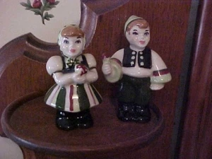 VTG Ceramic Arts Studio WEE SWEDES Salt Pepper Shakers - Picture 1 of 3