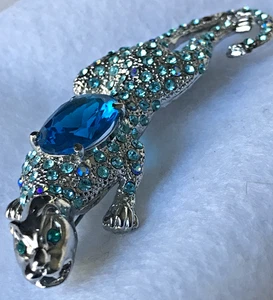 Broche llamativo Jaguar Silvertone de 3,25" pulgadas con estrás azul - Imagen 1 de 7