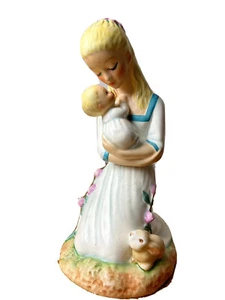 8.75” Hummel Mother Embracing Child 1940 Paper Tag Excellent Condition - Picture 1 of 11