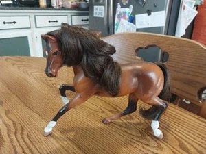 Cavallo in castagno Breyer Reeves vintage con capelli spazzolati bello! ๐ - Foto 1 di 10