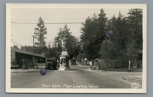 RPPC East Gate Ft FORT LAWTON WA Washington Ellis Vintage Echtfoto Postkarte - Bild 1 von 2