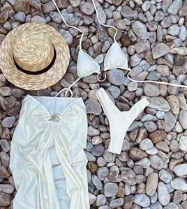 Damen Bikini-Set 3-teilig – Weiß – mit Rock & Goldringen - Bild 1 von 1