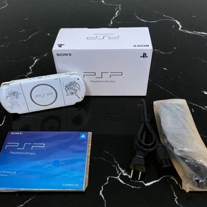 PSP 3000 Dissidia FF 20th Anniversary Limited Konsole Final Fantasy mit Ladegerät - Bild 1 von 8