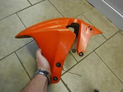 03 04 05 06 07 Guardabarros rueda delantera naranja Honda CBR600RR FF360 Foto 1 de 4