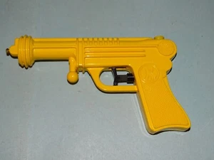 ATOMIC WATER PISTOL PLASTIC WATER GUN RELIABLE CANADA - Picture 1 of 4