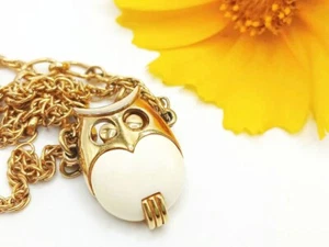 Vintage Crown Trifari Necklace with Lucite Owl Pendant 16" - Picture 1 of 4