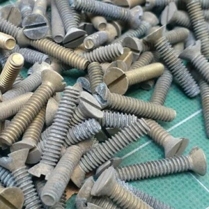 10-24 x 1" 50 pcs ANTIQUE BRASS Screws Flat Head slotted USA Natural finish NOS - Picture 1 of 2
