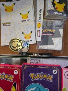 Pokemon Trading Card 25th Anniversary Tin Lunch Box Pikachu Nintendo 2021 Gebraucht - Bild 1 von 2