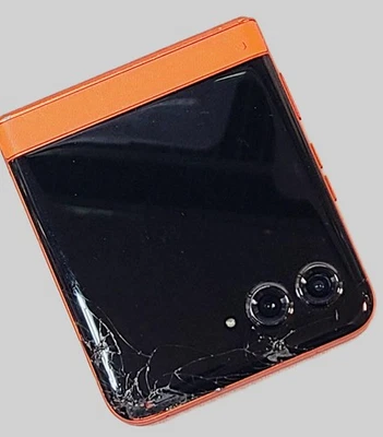 Motorola Razr 2024 - CRICKET - Naranja - XT2453-5 - Estado moderado, pantalla defectuosa Foto 1 de 4